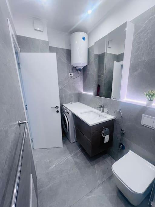 Deluxe Flat With Garden_Tirana Apartment Екстериор снимка