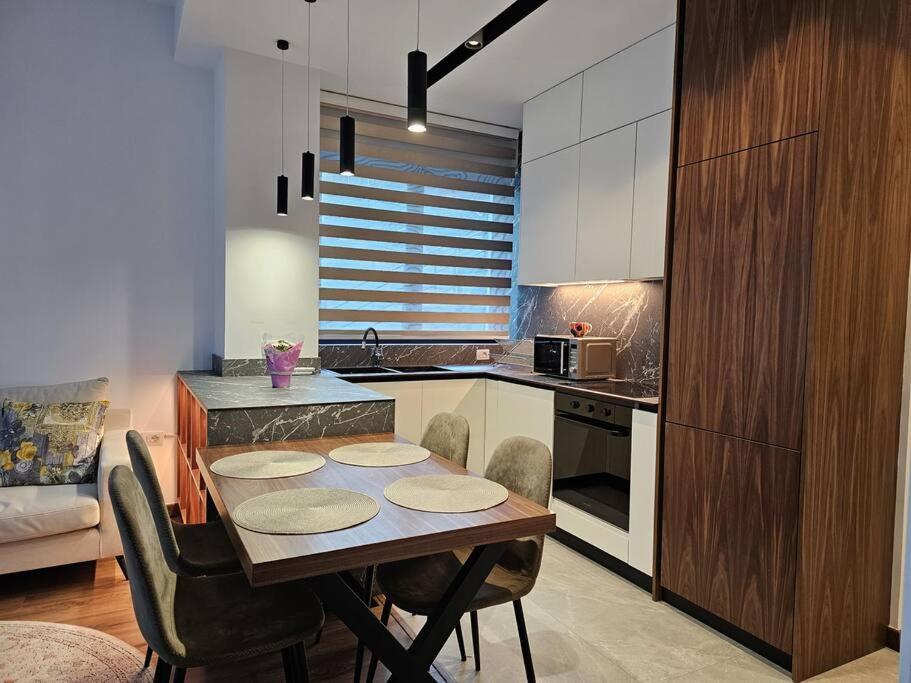 Deluxe Flat With Garden_Tirana Apartment Екстериор снимка